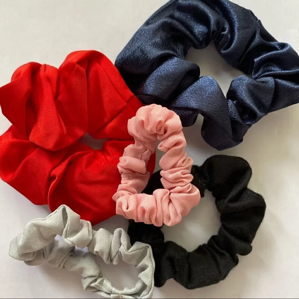 𝅺Set of 5 Scrunchies